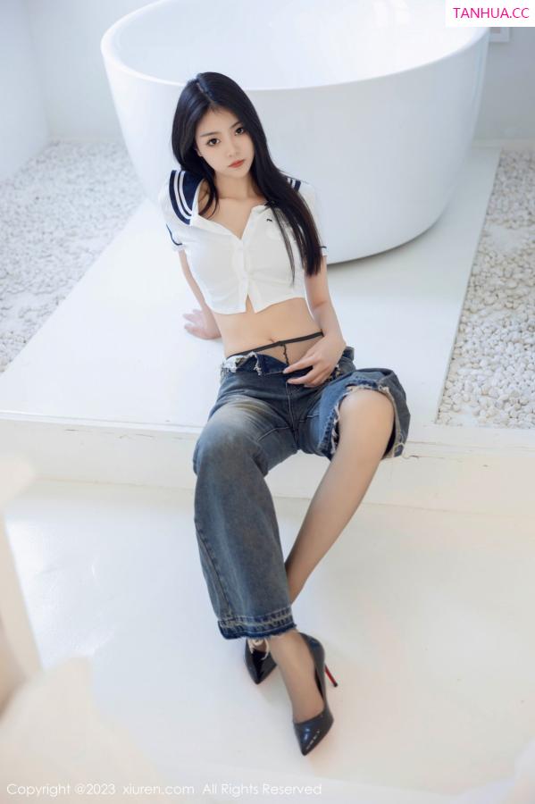可乐Vicky  [XiuRen]高清写真图 2023.07.05 No.7027 可乐Vicky 黑丝美腿第7张图片